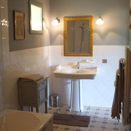 Nabat Le Haut, Et Table D'hotes Bed & Breakfast Courniou